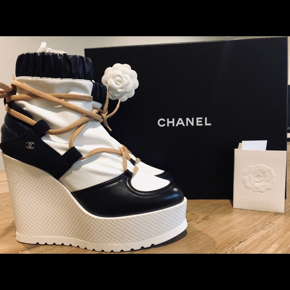 Authentic Chanel Lace-Ups Size 39